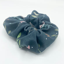 Load image into Gallery viewer, Florie Scrunchie
