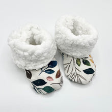 Load image into Gallery viewer, Vintage Leaves Winter Booties
