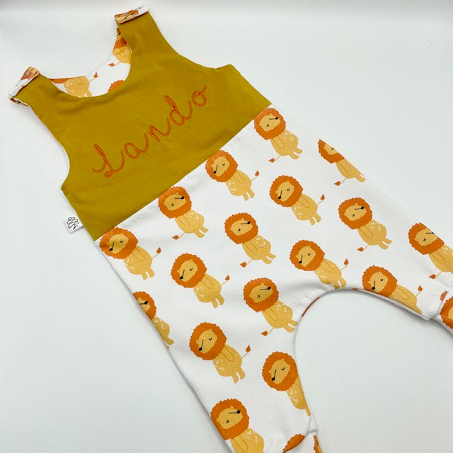 Lion/Yellow Twist Top Outfit