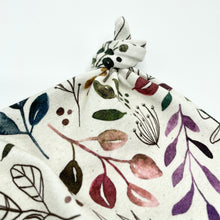 Load image into Gallery viewer, Vintage Leaves Double Knot Hat
