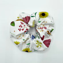 Load image into Gallery viewer, Pumpkin Season Scrunchie

