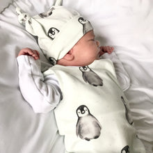 Load image into Gallery viewer, Penguins Double Knot Hat
